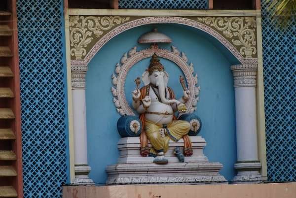 Wall-statues at Puttaparti